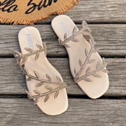 Fashionable Rhinestone Flat Bottom Sandals Women's Summer New Comfortable Slip-On Beach Slippers PU Material Casual Slippers