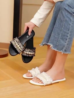 Women's Shoes New Fashion Slippers with Pearl Buckle, Versatile Solid Color Metal Decoration, Round Toe, Pearl Chain, Flat Sandals