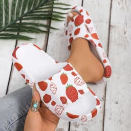 Pink Strawberry Summer Beach Slippers Women 2026 Soft Sole Eva Cloud Slides Woman Outdoor Non Slip Beach Sandals Plus Size 36-45