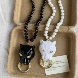 Elegant Enamel Leopard Pendant Necklace for Women Luxury High-End Queen Style Beaded Clavicle Chain Daily Party Accessory
