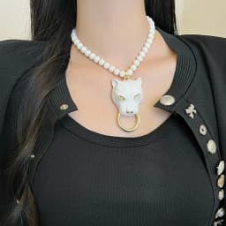 Elegant Enamel Leopard Pendant Necklace for Women Luxury High-End Queen Style Beaded Clavicle Chain Daily Party Accessory