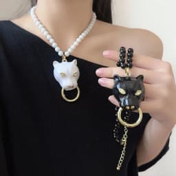 Elegant Enamel Leopard Pendant Necklace for Women Luxury High-End Queen Style Beaded Clavicle Chain Daily Party Accessory