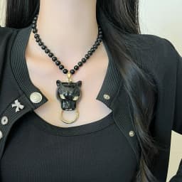Elegant Enamel Leopard Pendant Necklace for Women Luxury High-End Queen Style Beaded Clavicle Chain Daily Party Accessory
