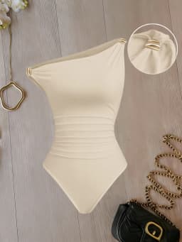 Women's One Shoulder Ruched Bodysuit Metal Detail Solid Color Sleeveless Bodysuit