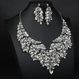 Luxurious artificial crystal necklace and earrings set for women's formal evening gown as a gift for the wife