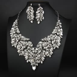 Luxurious artificial crystal necklace and earrings set for women's formal evening gown as a gift for the wife