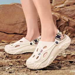 Summer Outdoor Clogs For Men Beach Sandals EVA Soft Breathable Slippers Slides Men Casual Shoes Male Beach Water Garden Sandals