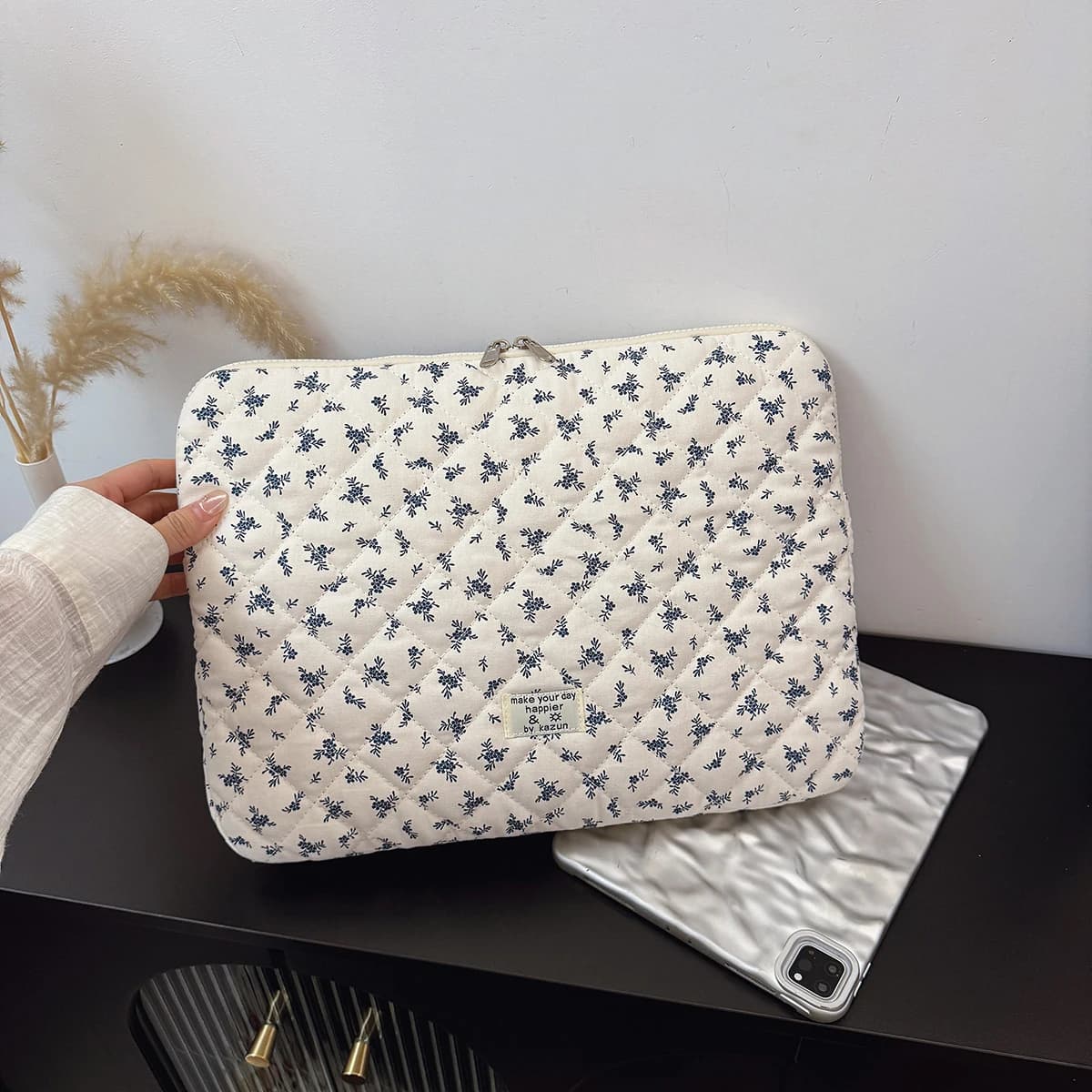 Chic Flower Print Quilted Laptop Sleeve 1 Pc for 11 Inch 14 Inch and 15 Inch Computer Protection Case Laptop Bag