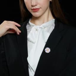 Light luxury zircon daisy sunflower brooch simple and elegant luxury neckline decorative pin summer anti-exposure buckle