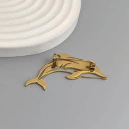 Original design hollow dolphin gold-plated stainless steel brooch, waterproof and non-fading brooch, suit accessories