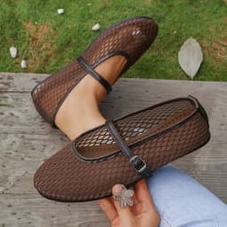 2026 Summer Designer Cosy Mesh Heels Women Flat Shoes Fashion Round Toe Buckle Strap Casual Outdoor Dress Sandals