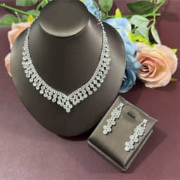 European and American Temperament, High-End Sense, Gorgeous Retro Water Droplet Diamond Necklace, Earring Set Suitable for Daily