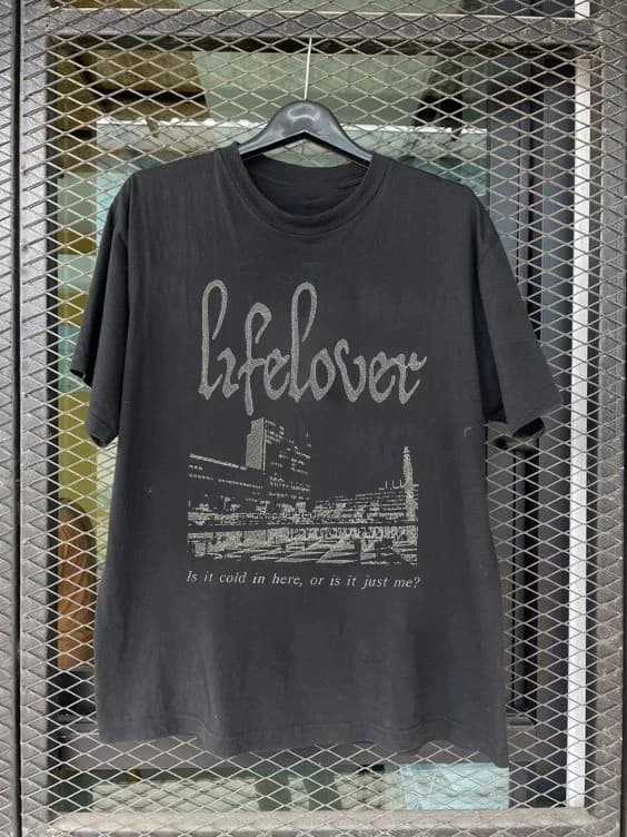 Is It Cold Here or Just Me Feeling Cold? "T-shirt Print Pattern By Lifelover Band, Suitable for Men, Suitable for All Seasons