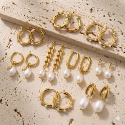 Luxury Pearl Hoop Earrings Minimalist 18K Gold Plated Pearl Charms Earrings for Girls Trendy Anniversary Birthday Jewelry Gift
