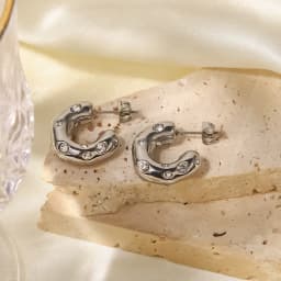 Luxury Pearl Hoop Earrings Minimalist 18K Gold Plated Pearl Charms Earrings for Girls Trendy Anniversary Birthday Jewelry Gift