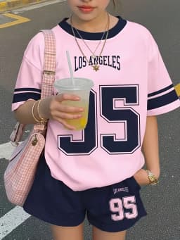 Girls' Simple Digital Print Set: Short-Sleeved T-Shirt and Shorts 2-Piece Set with Contrasting Striped Sleeves, Fashionable Pink, Blue, and Black Pants, Suitable for Youthful Sports, for Children Aged 8-12