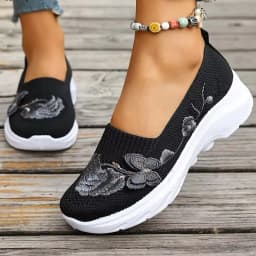 New Women's Breathable Mesh Shoes, Fashionable and Comfortable Cloth Shoes, 2026 Summer Casual Shoes