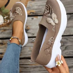 New Women's Breathable Mesh Shoes, Fashionable and Comfortable Cloth Shoes, 2026 Summer Casual Shoes