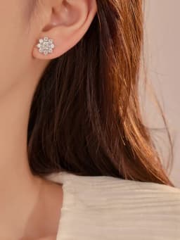 Gorgeous 0.5CT Moissanite Diamond Flower Earrings for Women Solitaire Eternity Wedding Party Luxury Jewelry