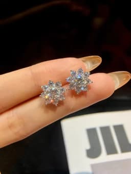 Gorgeous 0.5CT Moissanite Diamond Flower Earrings for Women Solitaire Eternity Wedding Party Luxury Jewelry