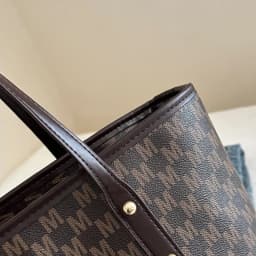 2026 New Large Capacity Women's Bag For Versatile Small Design Check Pattern Shoulder Tote Commuter Bag