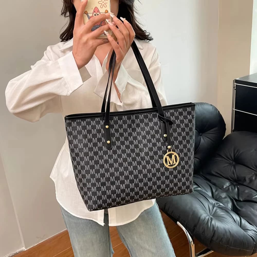 2026 New Large Capacity Women's Bag For Versatile Small Design Check Pattern Shoulder Tote Commuter Bag