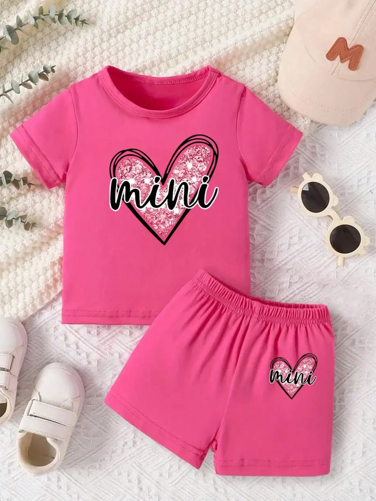 2026 Girls' Love Letter Printed Two Piece Set Round Neck Short Sleeved T-shirt + Loose Solid Color Shorts Set Summer Set