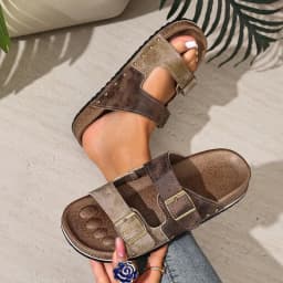 Women's Summer 2026 New Beach Sandals Thick-Soled Non-Slip Super Popular Fashion Slippers