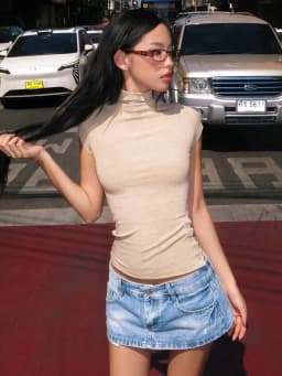 Hugcitar Fashion Turtlenck Solid Short Sleeve Slit Buttons Sexy Crop Tank Top Summer Women Clothes Streetwear Party Festival