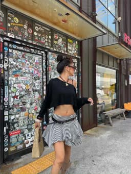 Women's Vintage 2000s White Long Sleeve Off-Shoulder Crop Top Streetwear Casual Harajuku Style Loose T-Shirt for Autumn
