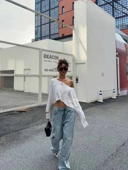 Women's Vintage 2000s White Long Sleeve Off-Shoulder Crop Top Streetwear Casual Harajuku Style Loose T-Shirt for Autumn