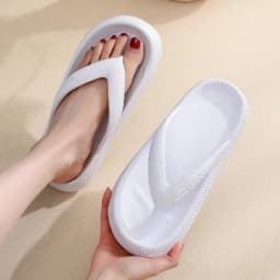 Non Slip Platform Flip Flops Women 2026 Summer Soft Sole Cloud Slippers Woman Thick Sole Clip Toe Beach Sandals Couple Shoes