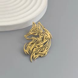 Original design hollow wolf head gold-plated stainless steel brooch, waterproof and non-fading pin, suit accessories