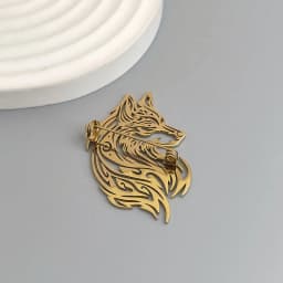 Original design hollow wolf head gold-plated stainless steel brooch, waterproof and non-fading pin, suit accessories