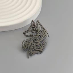 Original design hollow wolf head gold-plated stainless steel brooch, waterproof and non-fading pin, suit accessories