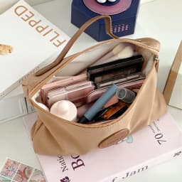 New Nylon Cosmetic Bag with Leather Label Lightweight Portable Toiletry Bag Fashion Travel Makeup Organizer for Women Men