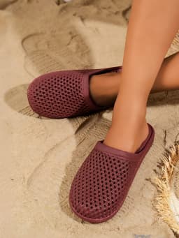 Women's Summer Casual Simple Breathable Eva One-Piece Flat Slip-On Slippers Suitable for Home and Outdoor Beach Use, Closed-Toe Anti-Kick Slippers