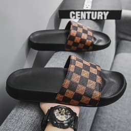 Men's Slippers 2026 Summer Outer Wear Men's Non-Slip Anti-Odor Casual Outdoor Beach Slippers