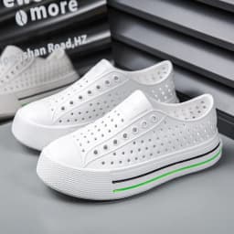 New Summer Female Sandals Outdoor Beach Water Shoes Clogs EVA Slip-On Kid Boy Girls Garden Thick Bottom Sports Sandals Cave Shoe