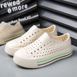 New Summer Female Sandals Outdoor Beach Water Shoes Clogs EVA Slip-On Kid Boy Girls Garden Thick Bottom Sports Sandals Cave Shoe