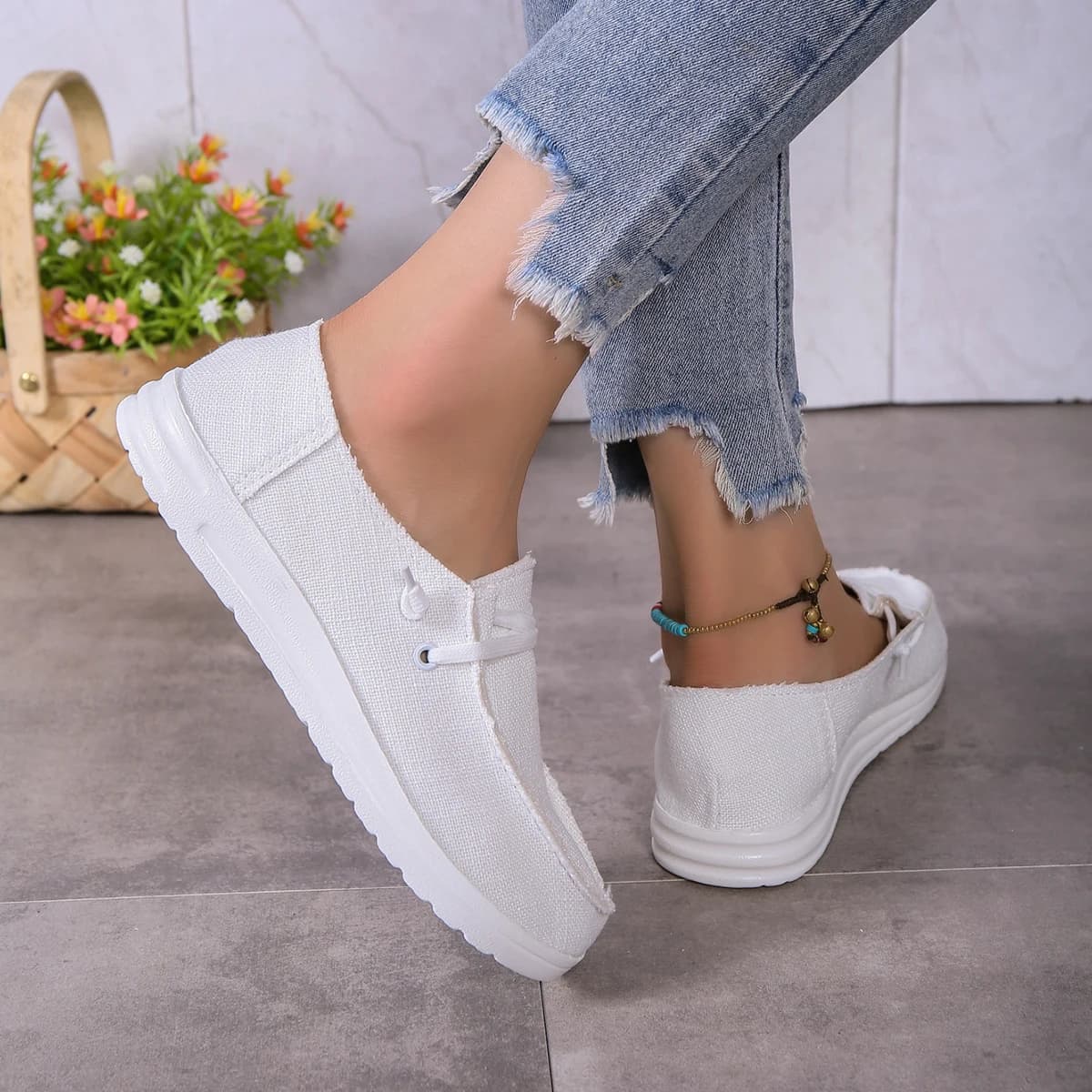 Women's casual sports shoes, lightweight and non slip flat shoes, lace up outdoor denim shoes