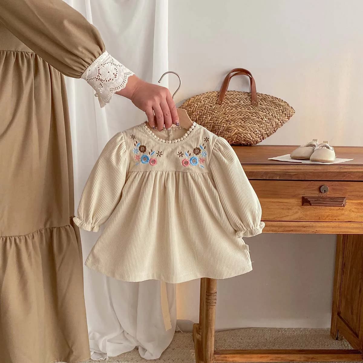 Spring Autumn Baby Princess Dress Corduroy Infant Girl Long Sleeved Embroidered Dress Baby Clothes 0-3y