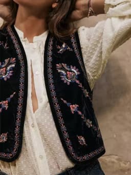 Women’s Embroidered Vest Tops Vintage Retro Classic Sleeveless Open Front Cardigan Velvet Vests Spring Fall Outwear Streetwear