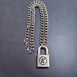 Unique design novel shape glossy and Simpli silvery keylock men pendant charms black border letter R necklace gentleman's jewelr