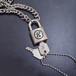 Unique design novel shape glossy and Simpli silvery keylock men pendant charms black border letter R necklace gentleman's jewelr