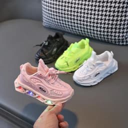 Zapatos Niña 202New LED Child Trainers 1-8Years Old Boy Girl Tennis Shoe Sport Shoe for Toddlers Glowing Kid Sneakers Kids Shoe