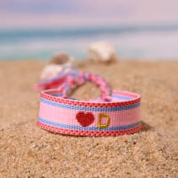 2024 New 26 Embroidery Initial Letters Handwoven Heart Bracelet For Women Summer Beach Pink Friendship Lovers Bracelet