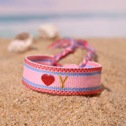 2024 New 26 Embroidery Initial Letters Handwoven Heart Bracelet For Women Summer Beach Pink Friendship Lovers Bracelet