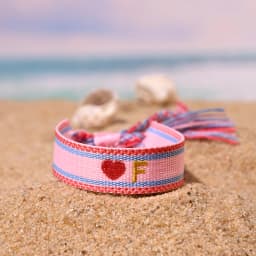 2024 New 26 Embroidery Initial Letters Handwoven Heart Bracelet For Women Summer Beach Pink Friendship Lovers Bracelet