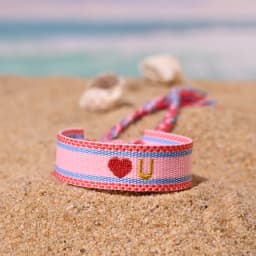 2024 New 26 Embroidery Initial Letters Handwoven Heart Bracelet For Women Summer Beach Pink Friendship Lovers Bracelet